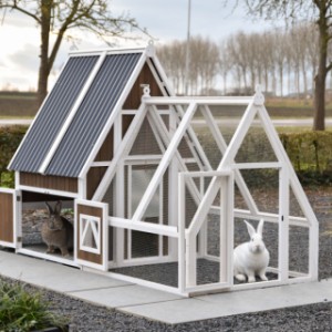 Konijnenhok Pip heeft Praktische deuren voor eenvoudige verzorging
