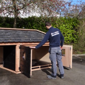 Het nachthok van schuilhok Rex is ruim toegankelijk