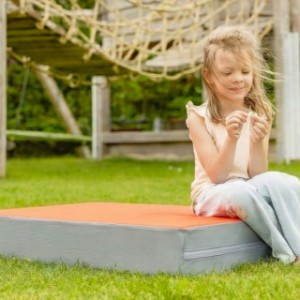 Speelkussen M feloranje outdoor is geschikt om lekker te relaxen