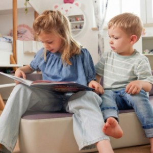 Speelkussen M lila/crème met afgeronde hoeken - geschikt om lekker op te zitten lezen