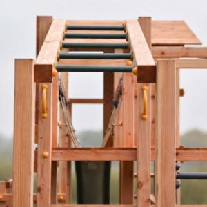 Speeltoestel Prairie + glijbanen, speelbrug & keuken Blue Rabbit · Douglashout op maat gezaagd hout