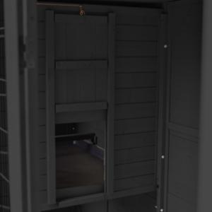 Kippenhok Holiday large heeft een makkelijk bedienbaar afsluitluik.