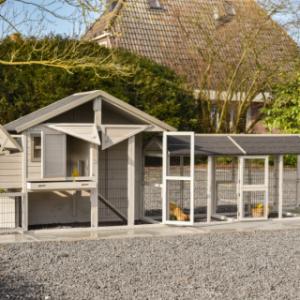 Het kippenhok Holiday Medium heeft vele openingen