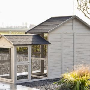 Een kijkje aan de achterkant van het konijnenhok Holiday Medium