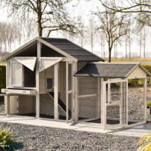 Het konijnenhok Holiday Medium heeft vele deuren