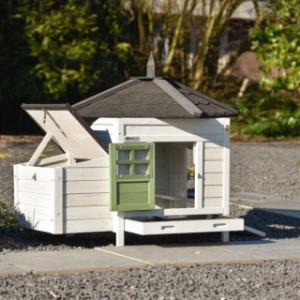 Ambiance small heeft handige deurtjes, afneembare daken en een handige uitschuiflade