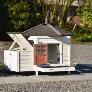 Ambiance small heeft handige deurtjes, afneembare daken en een handige uitschuiflade