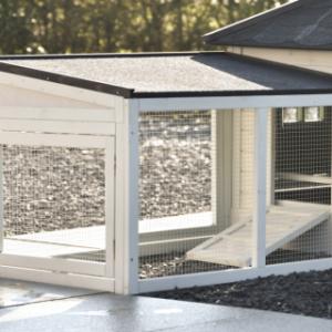 Aanbouwren Ambiance Small overdekte ren met dakleer is een uitbreiding  voor het hok Ambiance small