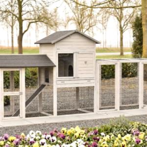 De aanbouwren Functional is op verschillende manieren te koppelen aan het kippenhok Prestige Large en de aanbouwren Space Large