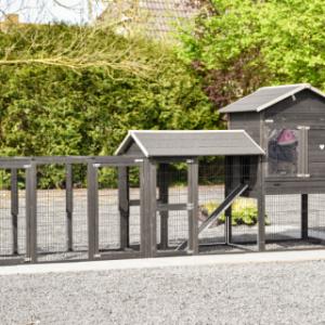 Het konijnenhok Prestige Large is uitgebreid met 2 rennen