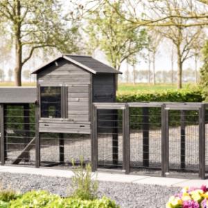 De aanbouwren Functional is op verschillende manieren te koppelen aan het kippenhok Prestige Large en de aanbouwren Space Large