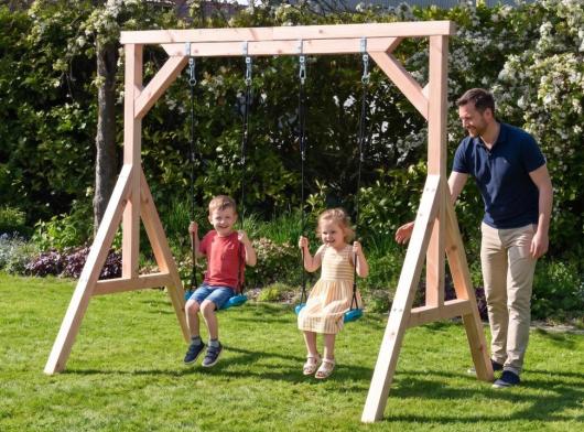 Dubbele schommel met houten frame
