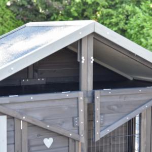 Holiday Medium Black heeft een handige opbergzolder