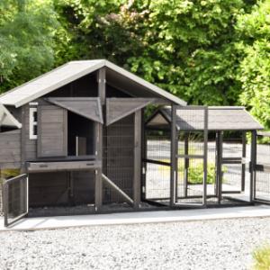 Het kippenhok Holiday Medium heeft vele openingen