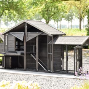 Het kippenhok Holiday Medium heeft vele openingen