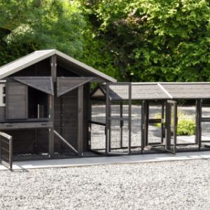 Het kippenhok Holiday Medium heeft vele openingen