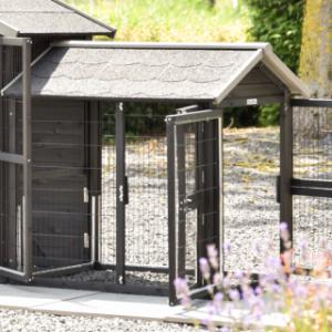 Aanbouwren Space Medium Black heeft handige deuren