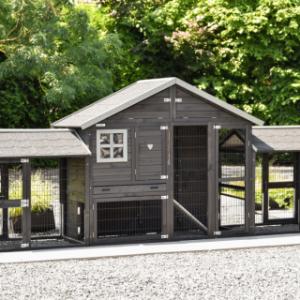 Het konijnenhok Holiday Medium Black is uitgebreid met 2 rennen Space Medium