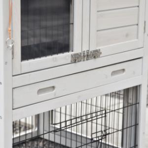 Het kippenhok Prestige Small is voorzien van een handige schuiflade