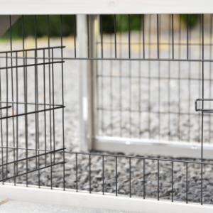Kippenhok Prestige Small is voorzien van een klein traliedeurtje