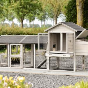 Kippenhok Prestige Small heeft vele openingen