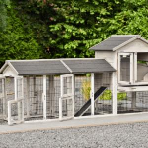Kippenhok Prestige Small heeft vele openingen