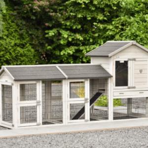 Het konijnenhok Prestige Small Light-grey is een aanwinst voor uw achtertuin