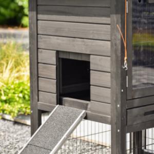 Kippenhok Prestige Small | opening naar het nachthok