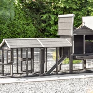 Kippenhok Prestige Small heeft vele openingen