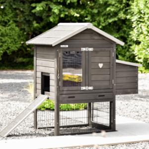Het hok Prestige Small is geschikt voor 3 kleine kippen