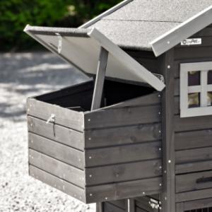 Het legnest Small heeft een scharnierend deksel