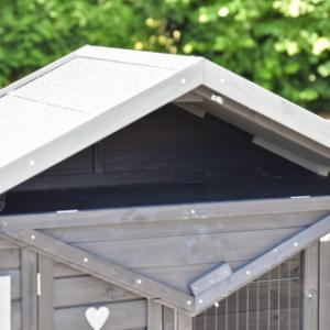Het kippenhok Holiday Small is voorzien van een handige bergzolder