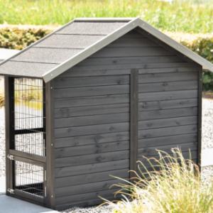 Het konijnenhok Holiday Small heeft een houten achterwand