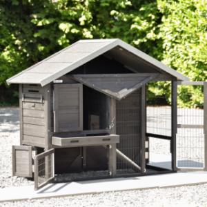 Konijnenhok Holiday Small Black heeft vele handige deuren