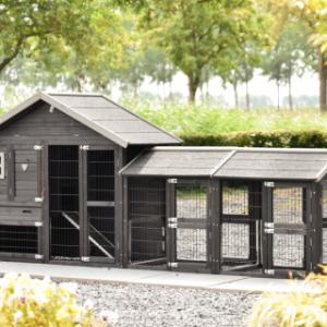 Konijnenhok Holiday Small Black is uitgebreid met 2 rennen