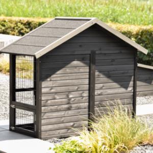 De achterkant van kippenhok Holiday Small Black