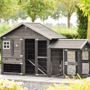 Konijnenhok Holiday Small Black met ren Space 227x73x128cm