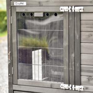 Het tralie deurtje van het nachthok van Prestige medium is voorzien van plexiglas