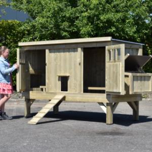 Kippenhok deuren open