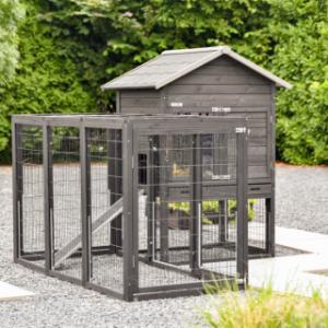 Het konijnenhok Prestige Medium met ren Functional kan ook in een hoekopstelling geplaatst worden