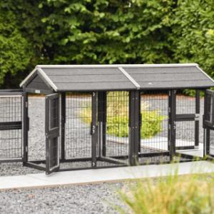 De kattenren Space Small is voorzien van vele deuren