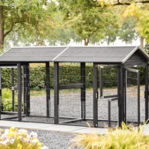 De dubbele ren Space Large is voorzien van vele deuren