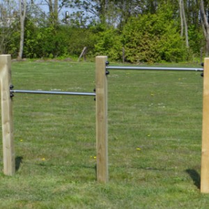 Rekstok met 2 RVS duikelstangen (90cm en 125cm) en 3 houten palen
