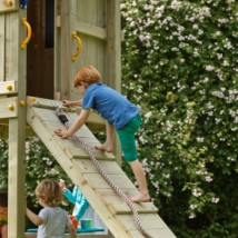 Houten klimwand @ramp hoog is een speelse aanwinst voor uw speeltoestel!