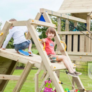 Speeltoestel van hout met schommel en glijbaan, de Blue Rabbit Pagoda hoog