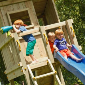 De speeltoren Beach hut hogo wordt geleverd inclusief glijbaan, verkrijgbaar in diverse kleuren