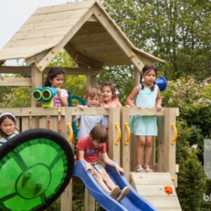 Het speeltoestel Pagoda hoog wordt geleverd zonder de schommelzitjes