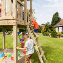 Het speeltoestel Pagoda hoog wordt geleverd inclusief montageset