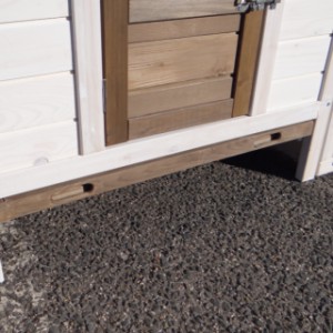 Kippenhok Ambiance Small is voorzien van een handige schuiflade