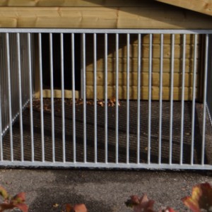 De gegalvaniseerde panelen hebben een spijlafstand van 5cm